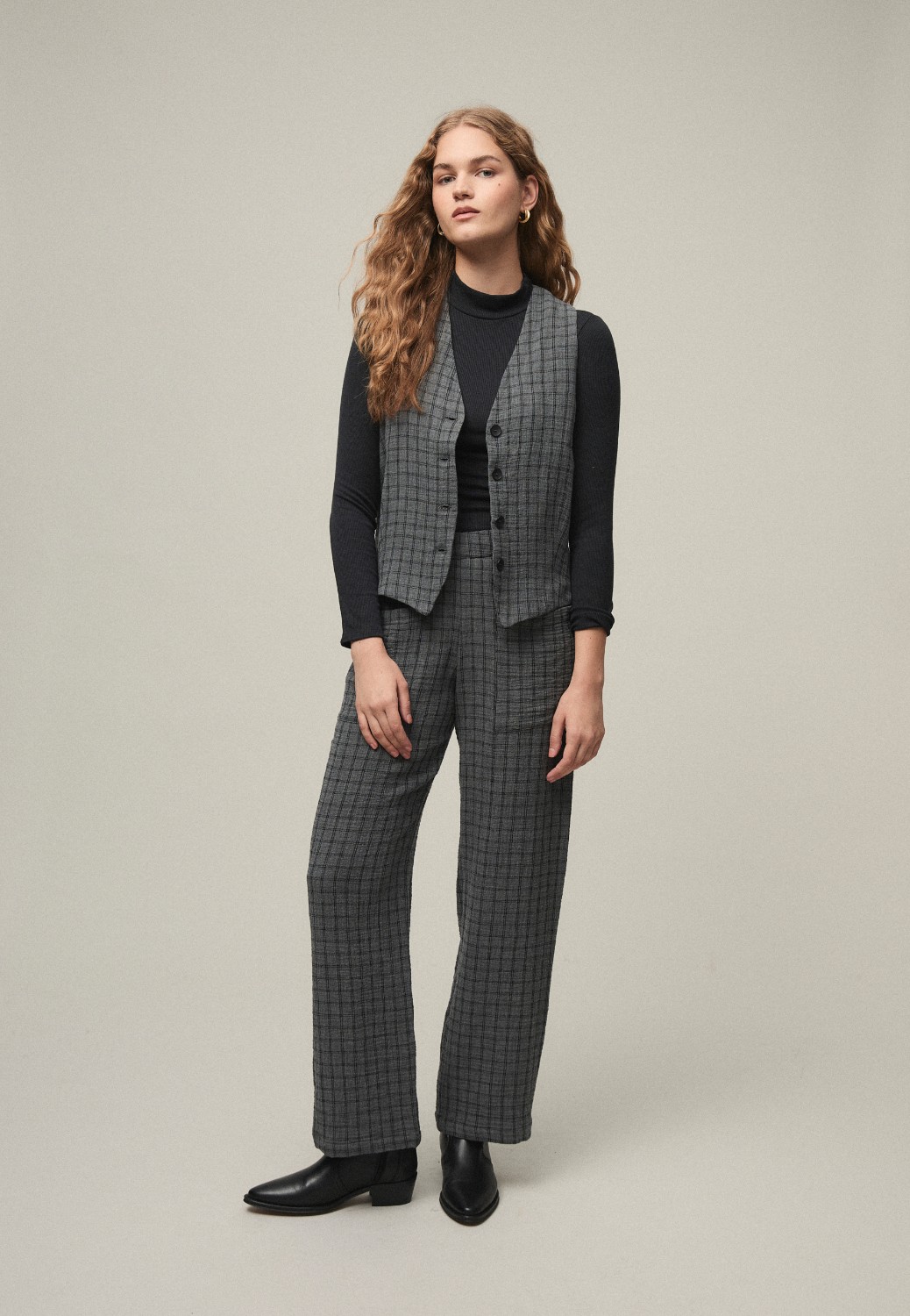 Chaleco cuadros gris Mi&Co.