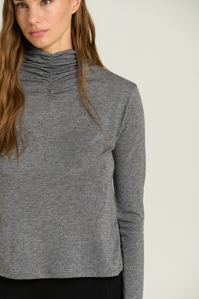 Camiseta CUELLO ALTO gris Sita Murt.