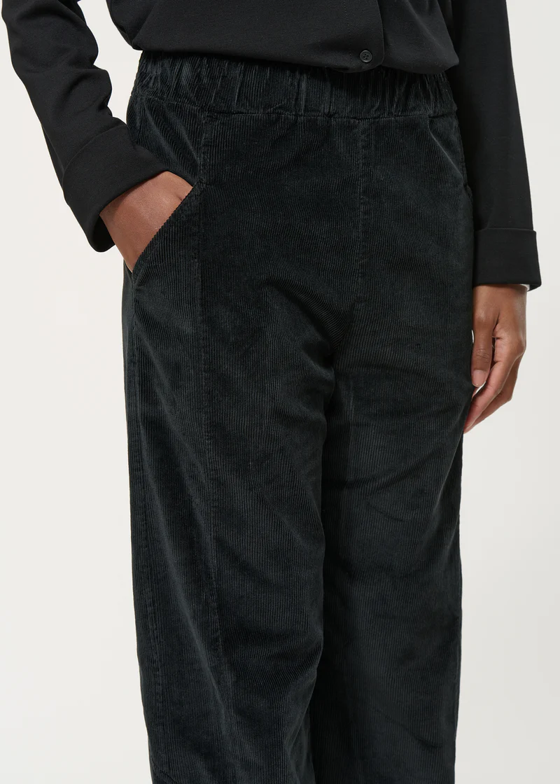 Pantalón KOMORI negro Humility.