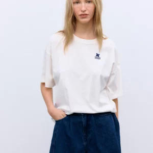 Camiseta TNS cruda Yhe New Society.