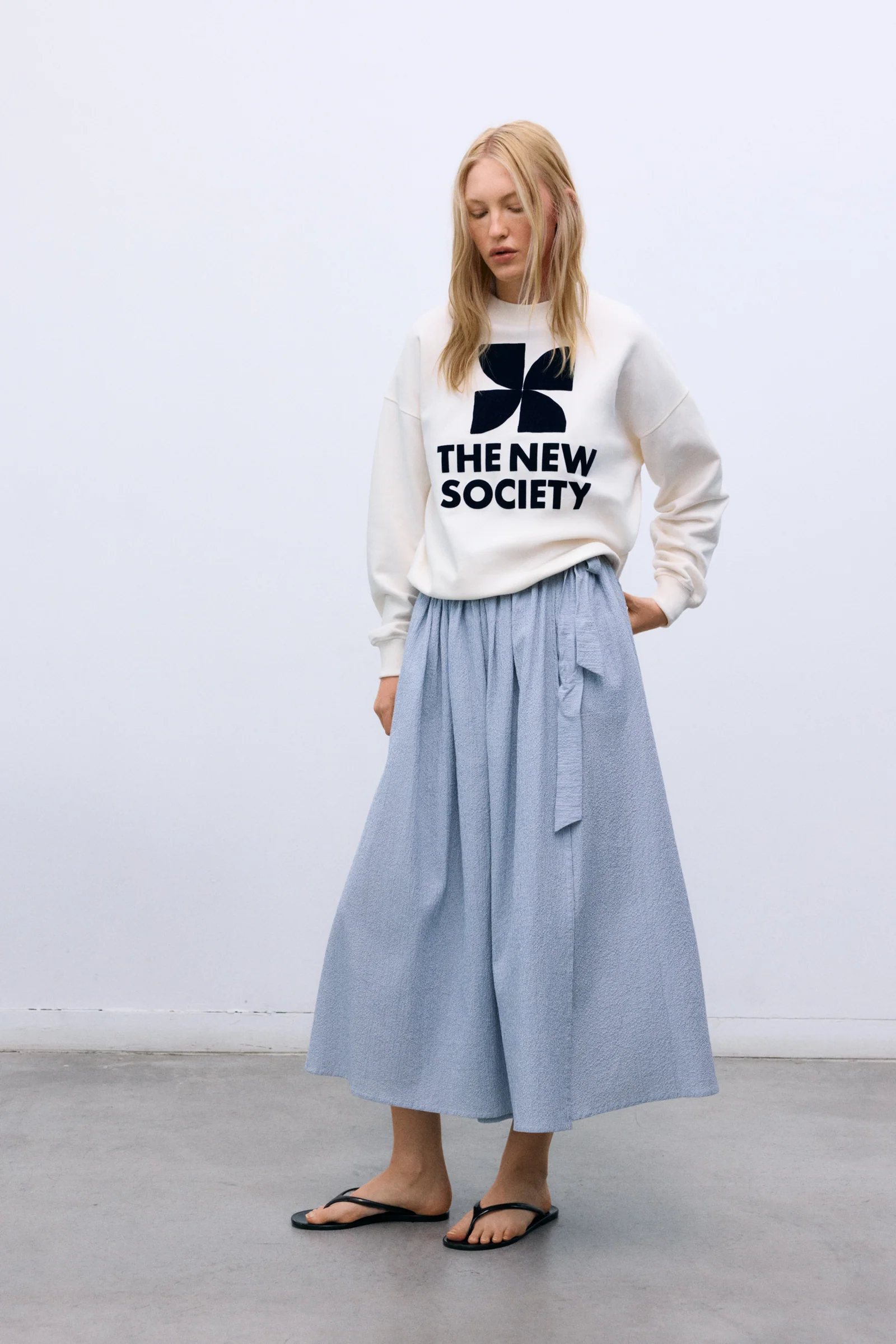 Sudadera TNS crudo The New Society.