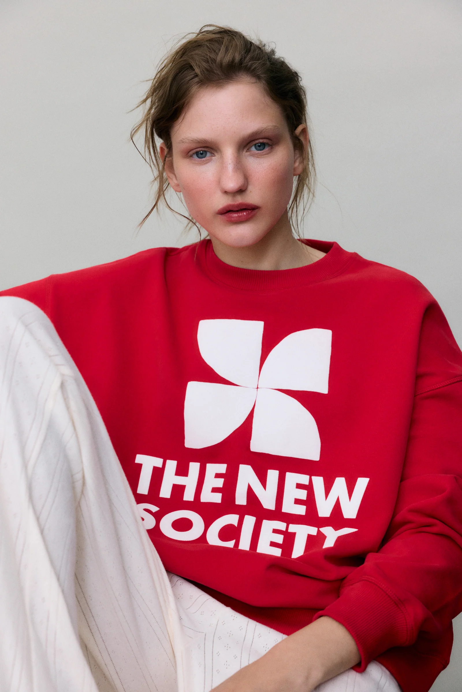 Sudadera TNS roja The New Society.