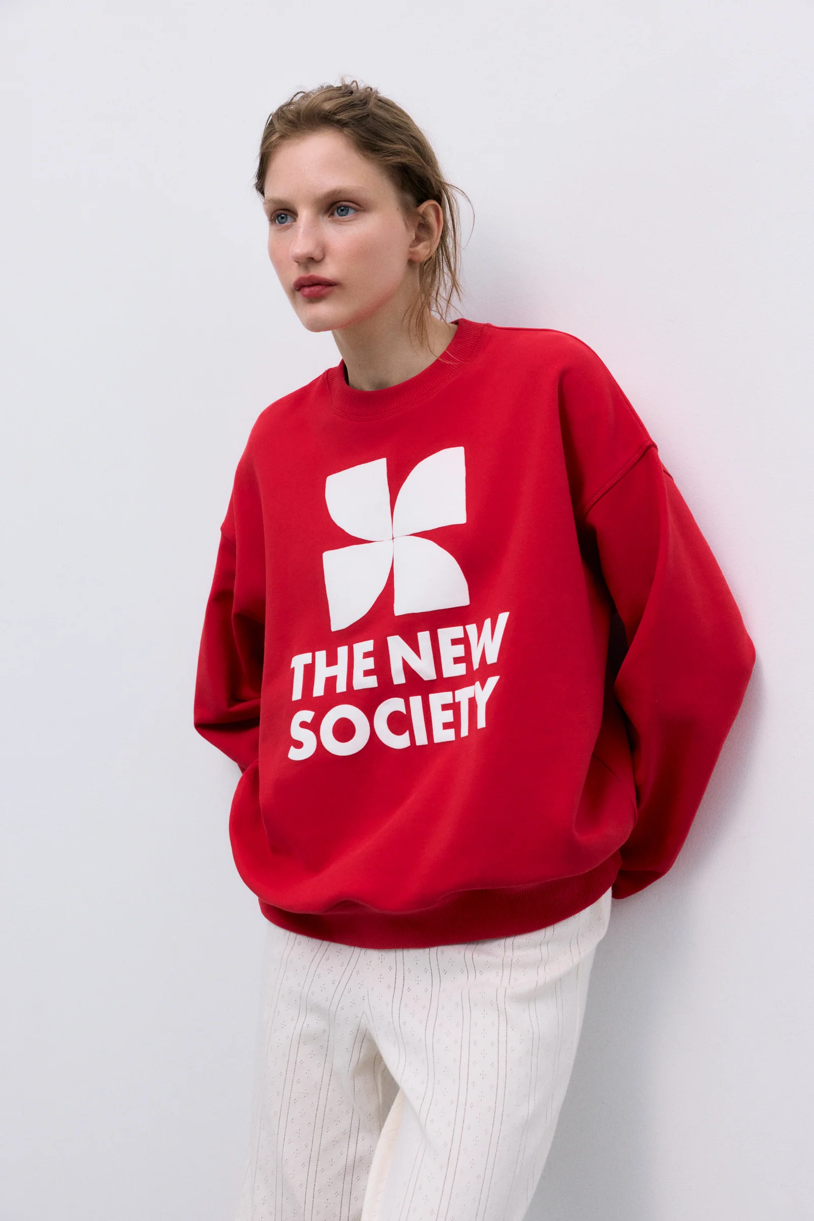 Sudadera TNS roja The New Society.
