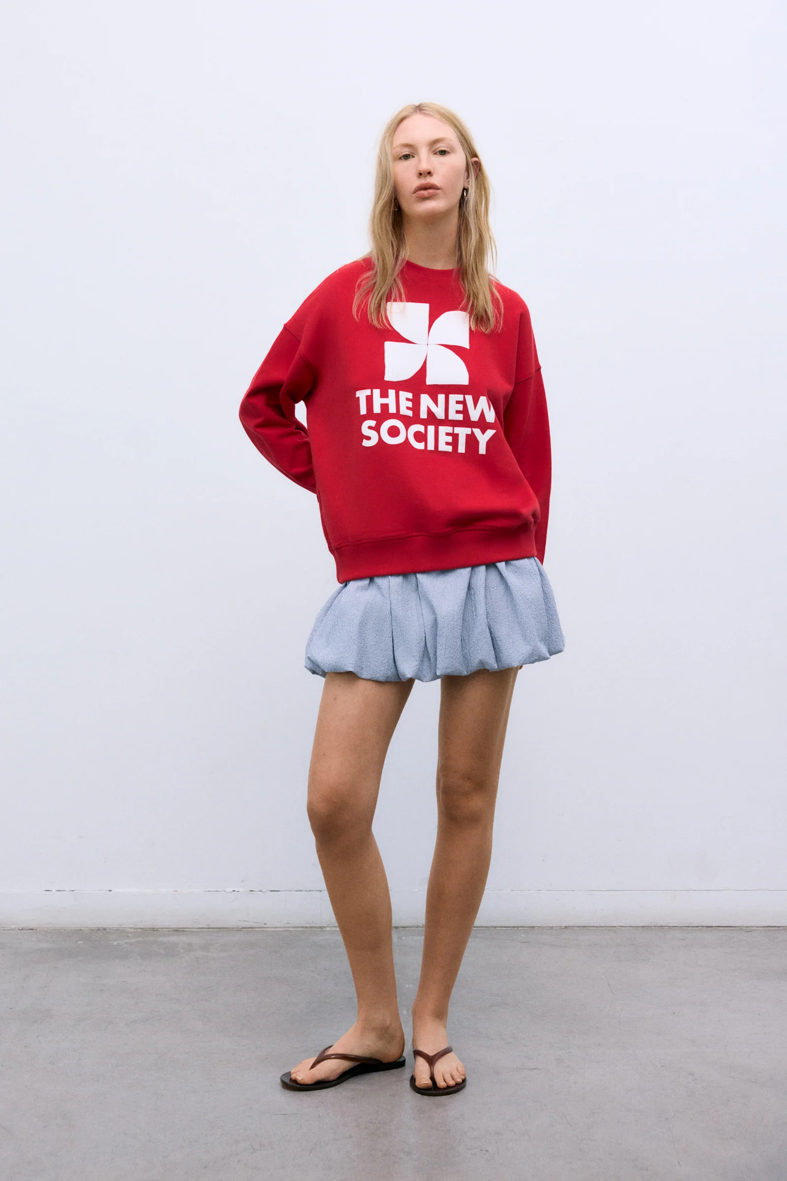 Sudadera TNS roja The New Society.