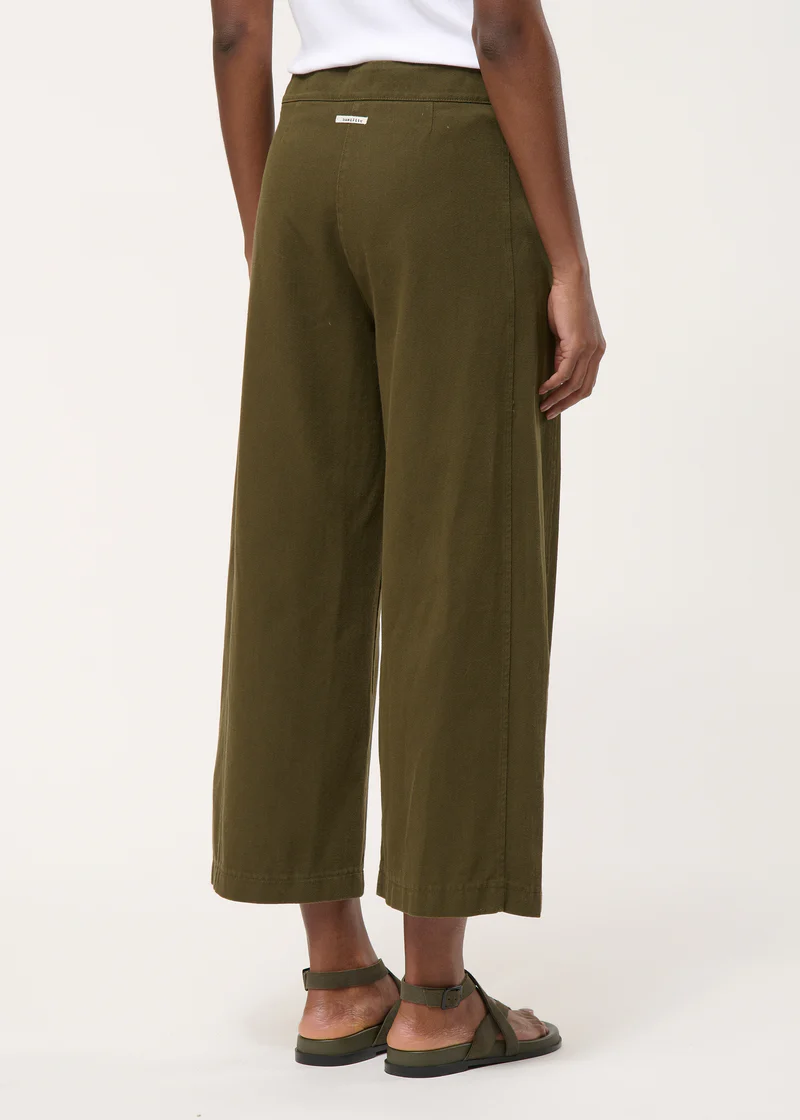 Pantalón LYZEO caqui Humility.