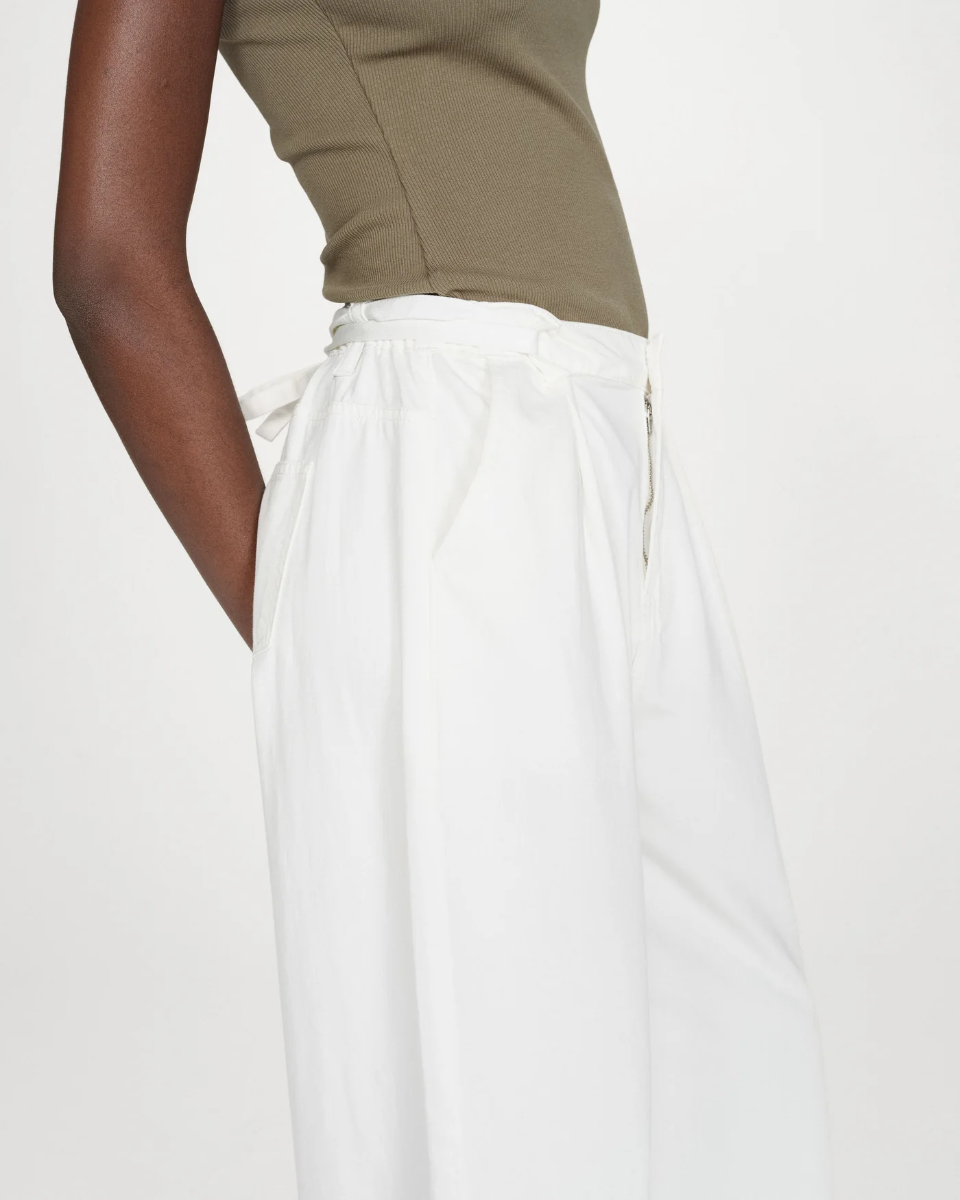 Vaquero baggy POMPON blanco Grace & Mila.