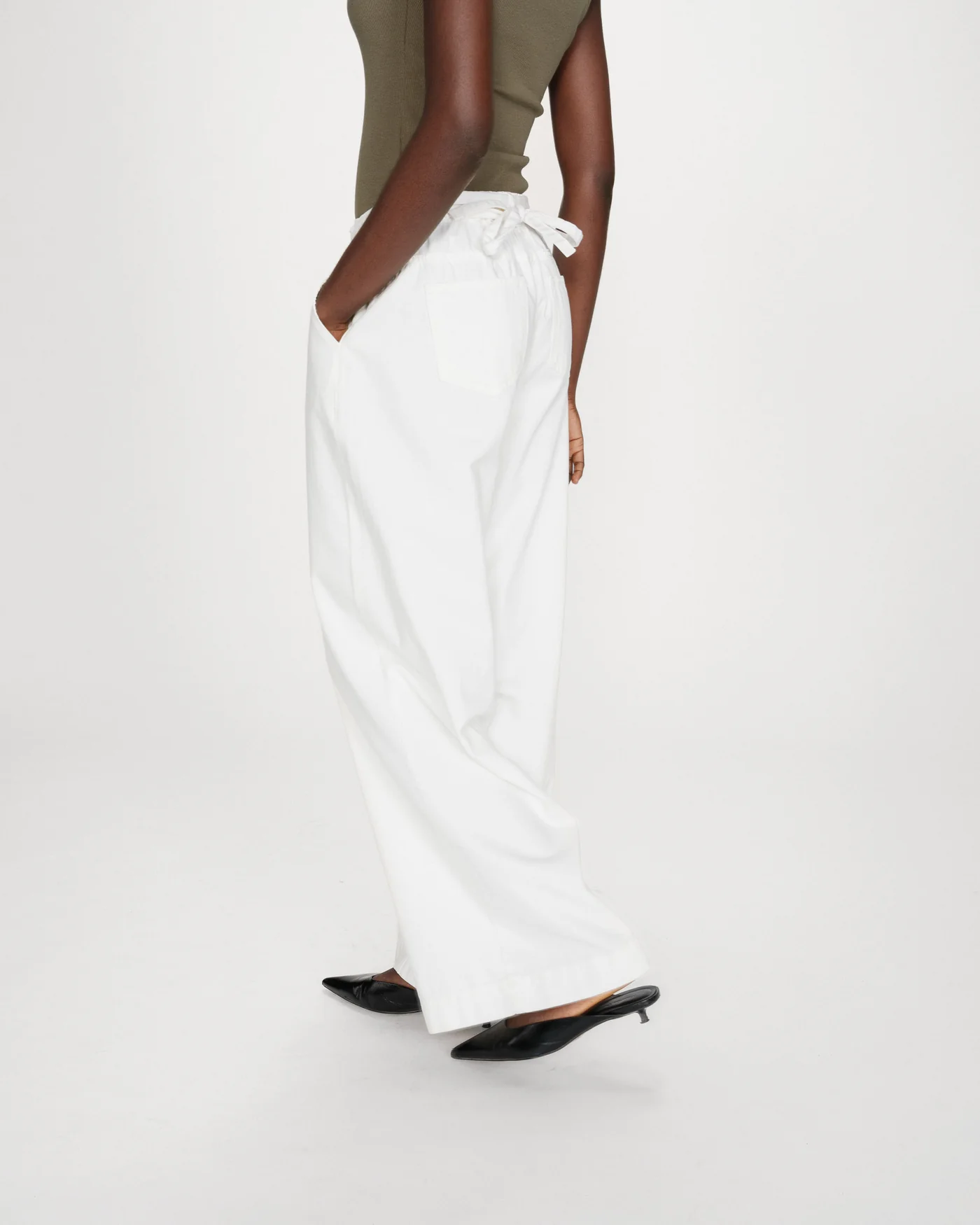 Vaquero baggy POMPON blanco Grace & Mila.