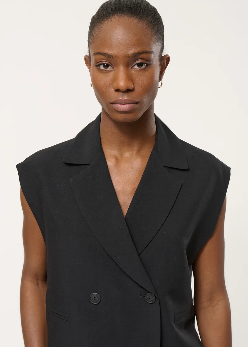 Chaleco LORIC negro Humility.