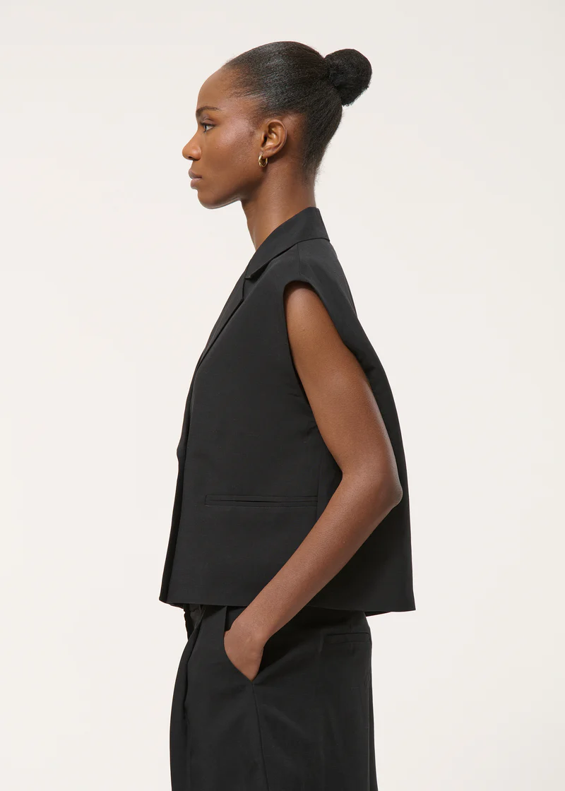 Chaleco LORIC negro Humility.