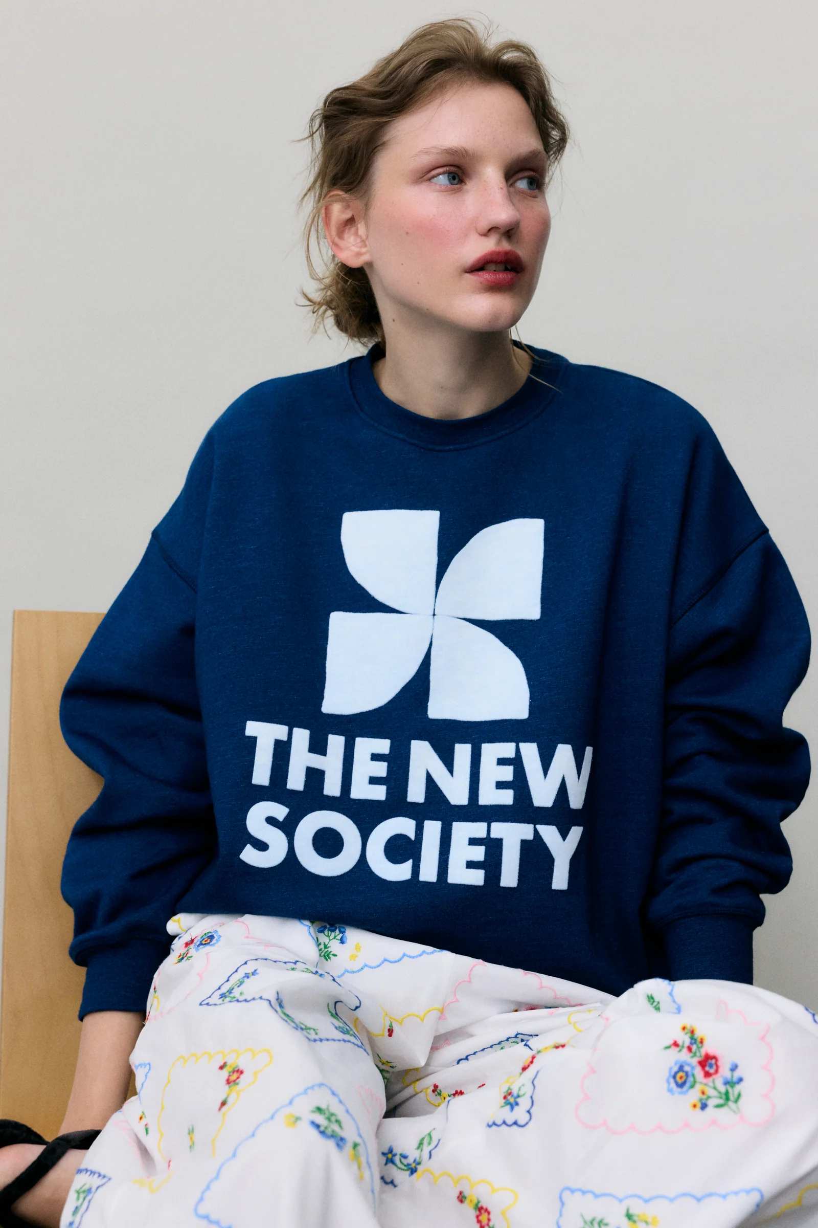 Sudadera TNS indigo The New Society.